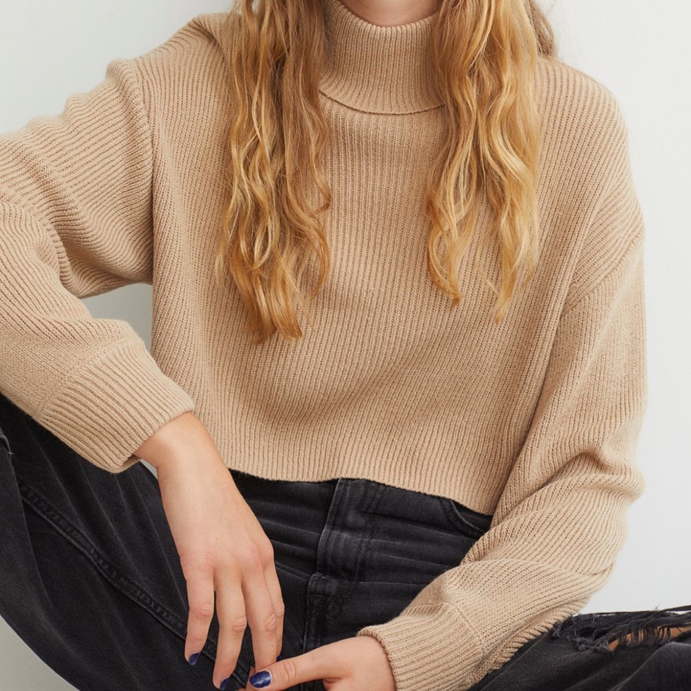 🌸5/$40🌸 NWT H&M cropped turtleneck sweater in beige size XS